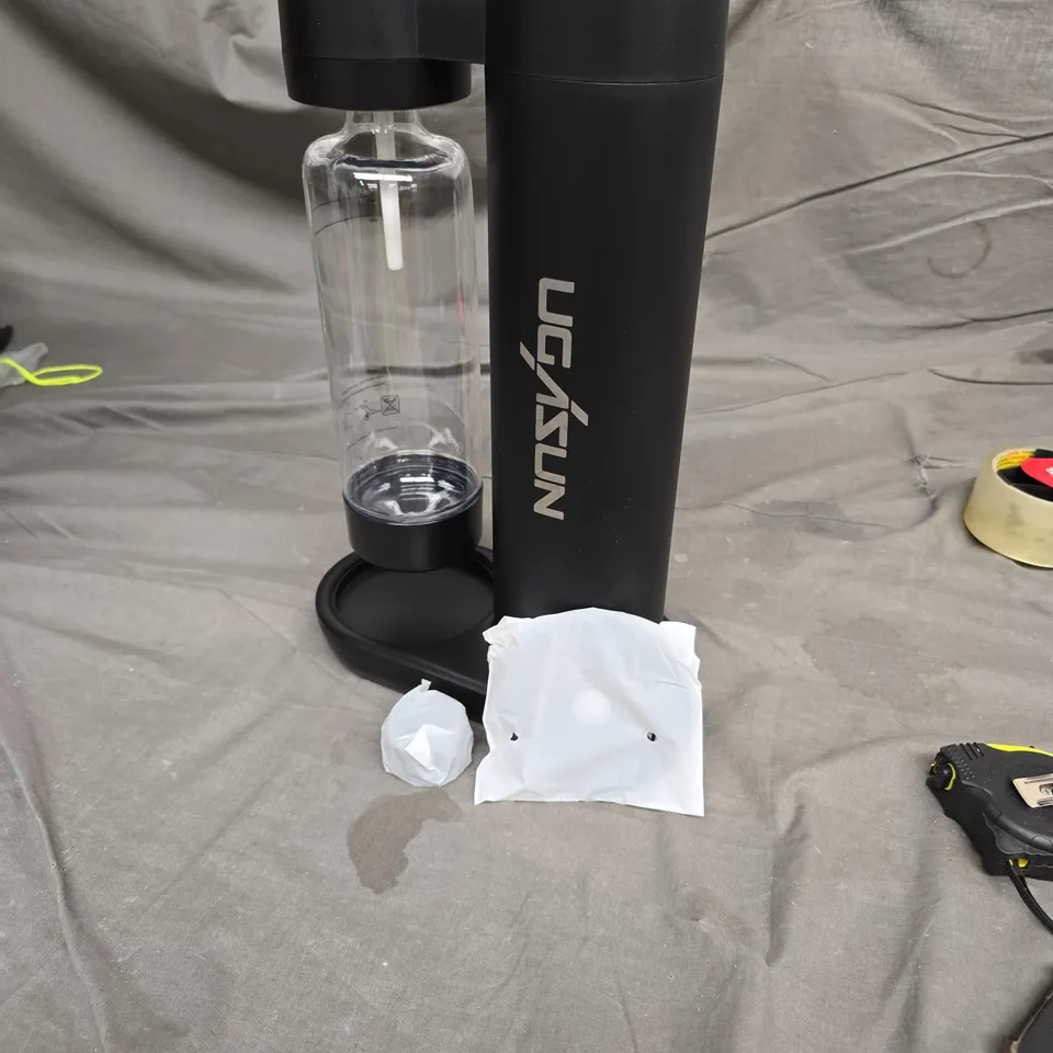 SODA WATER MAKER WITH 1L PET BOTTLE – BLACK KITCHEN APPLIANCE 