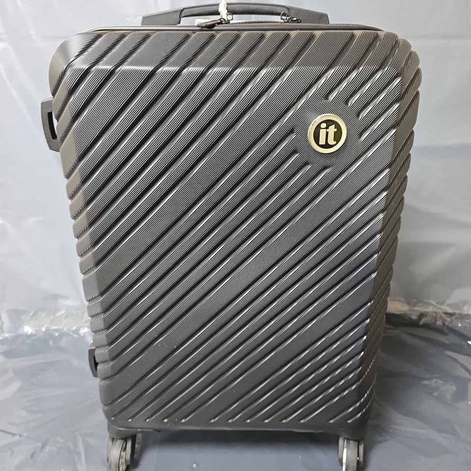 IT LUGGAGE RECLINE BLACK CABIN SUITCASE