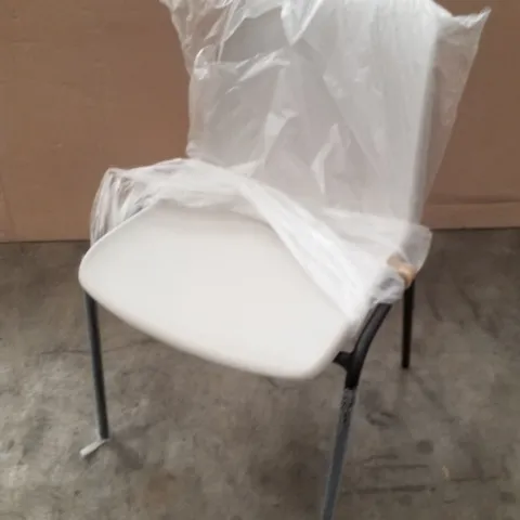 BOX CONTAINING 3 PLASTIC STACKING CHAIR SIERRA BLACK/GREY