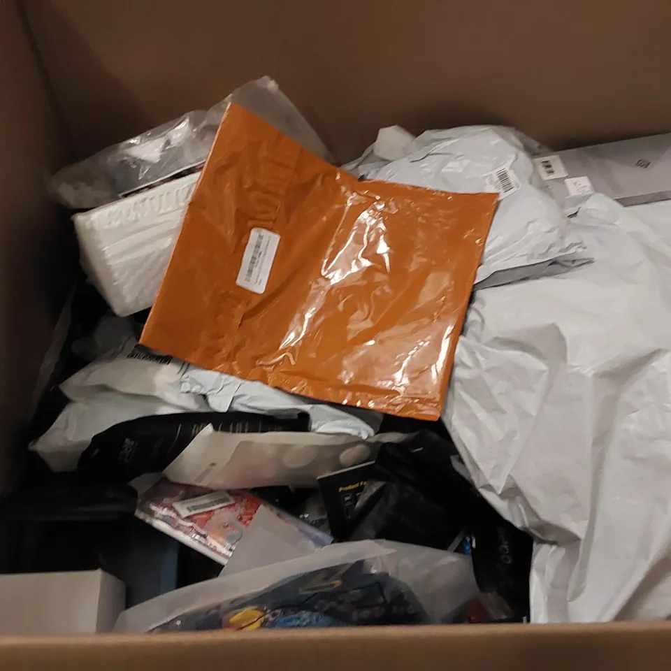 PALLET OF ASSORTED ITEMS INCLUDING: COMPUTER MOUSE, DIAMOND PAINTING, PHONE CASE, WOMEN'S CLOTHING, HALLOWEEN COSTUME, AIR FRYER LINER, WOMEN'S CLOTHING 