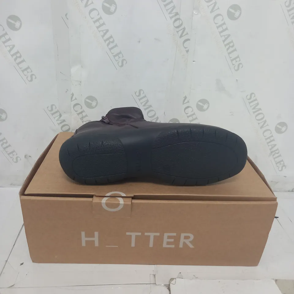 BOXED PAIR OF HOTTER MURMUR BOOTS SIZE 5.5