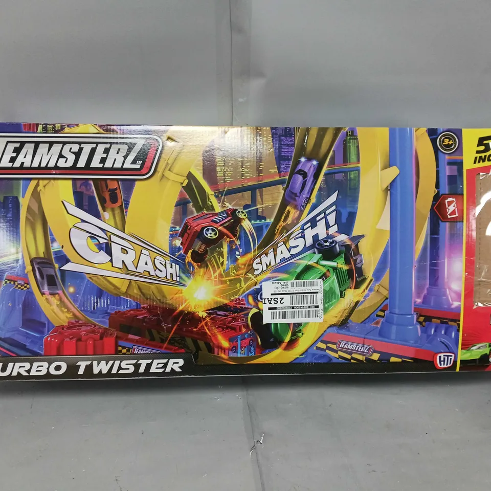 TEAMSTERZ TURBO TWISTER WITH 2 CARS  RRP £29.99