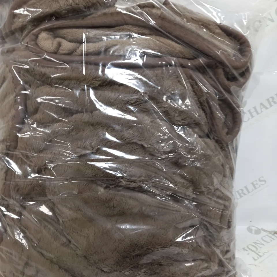 BOXED COZEE HOME VELVETSOFT HEATED THROW IN DARK TAUPE