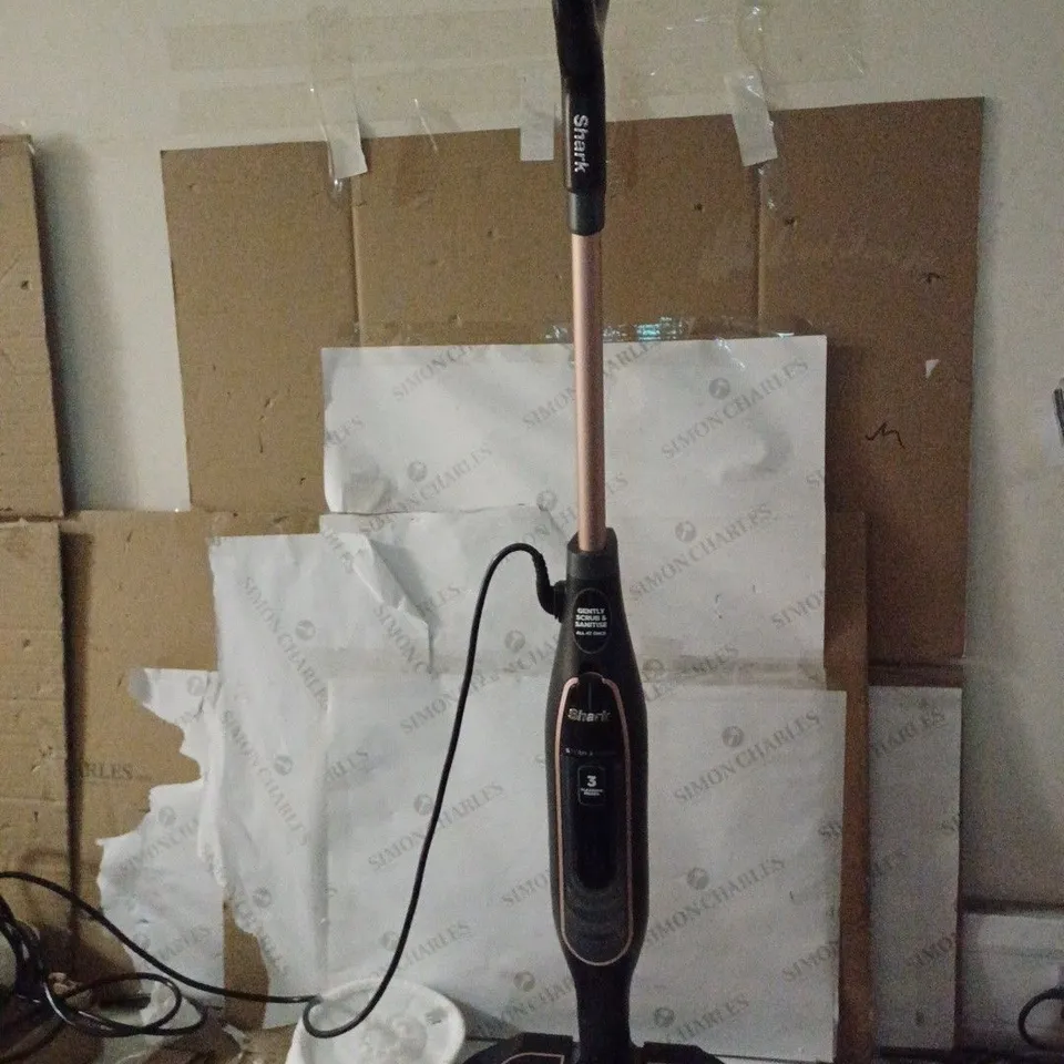 SHARK STEAM SCRUBBER WITH STEAM BLAST S7201 [COLLECTION ONLY]