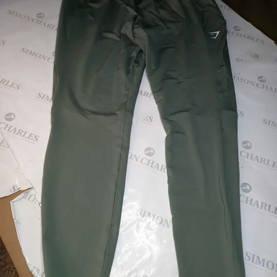 GYMSHARK JOGGERS IN GREEN - XL