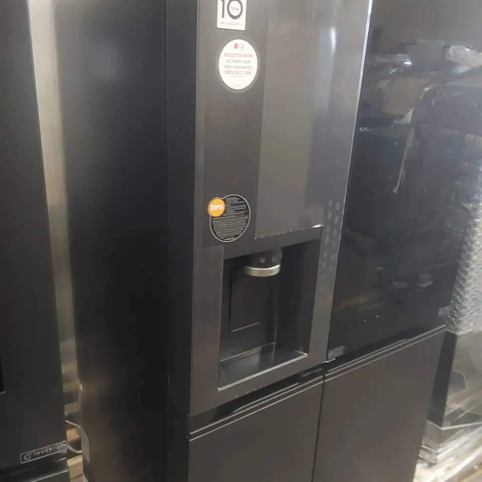 LG INSTAVIEW GSXE90EVDD AMERICAN-STYLE SMART FRIDGE FREEZER - ESSENCE BLACK STEEL