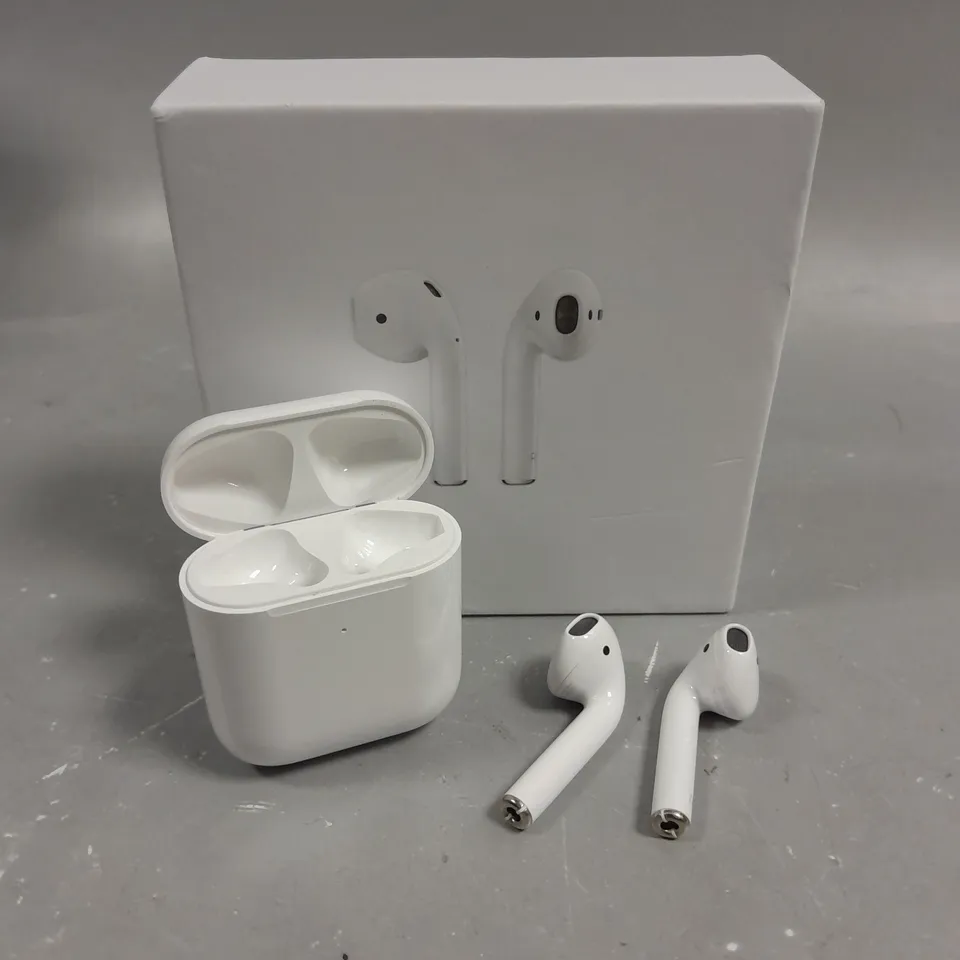 BOXED WIRELESS EARPHONES IN WHITE WITH CHARGING CASE