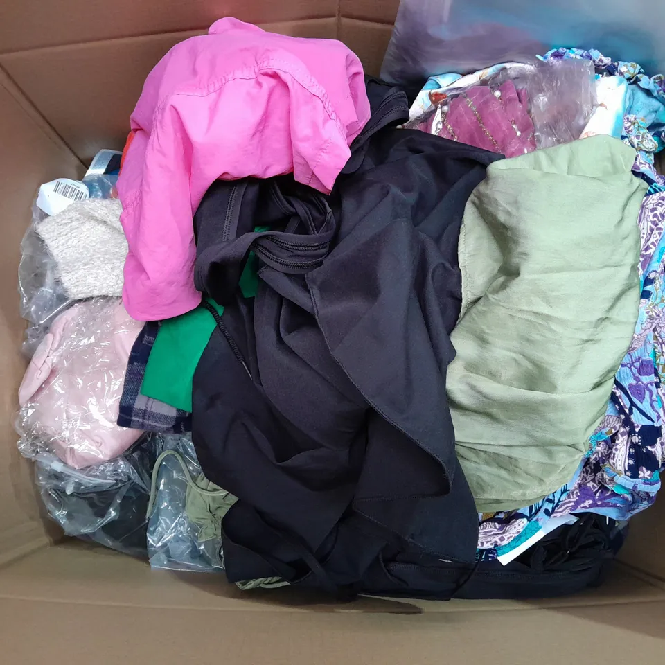 BOX OF APPROXIMATELY 25 ASSORTED CLOTHING ITEMS TO INCLUDE - T-SHIRT , TROUSERS, CARDIGANS, ETC