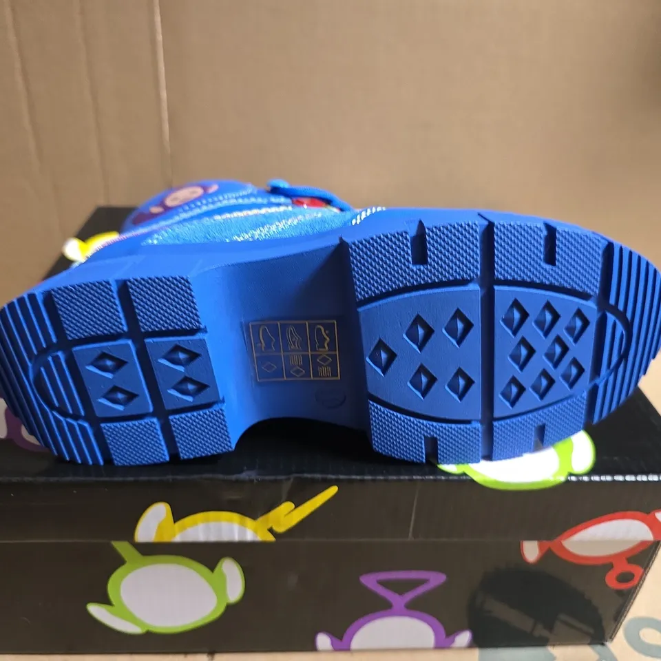 BOXED PAIR OF KOI HOME HIM TELETUBBIES KIDZ BOOTS - BLUE - SIZE 11