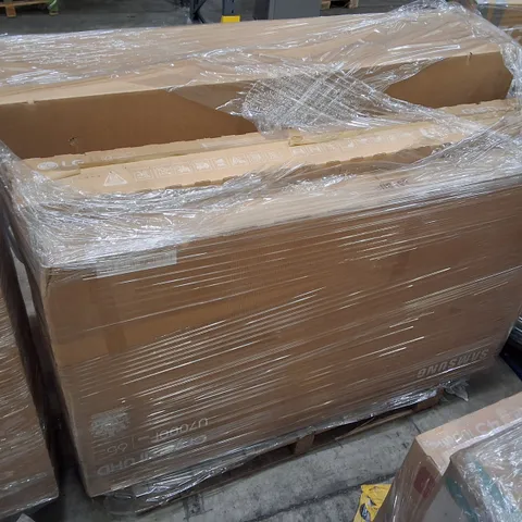 PALLET CONTAINING 5 ASSORTED DAMAGED TVS