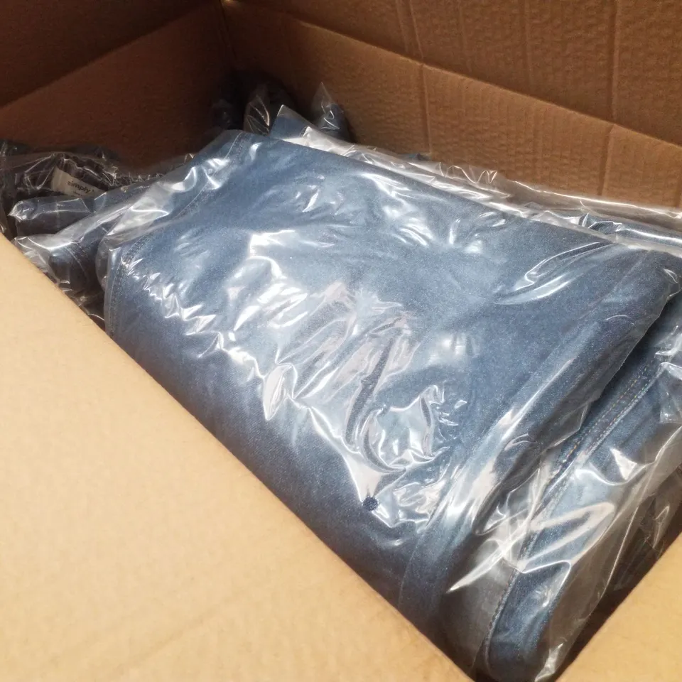 BOX CONTAINING APPROXIMATELY 15 BRAND NEW SIMPLY BE MID BLUE PLEAT DETAIL WIDE LEG JEANS - SIZE 18L