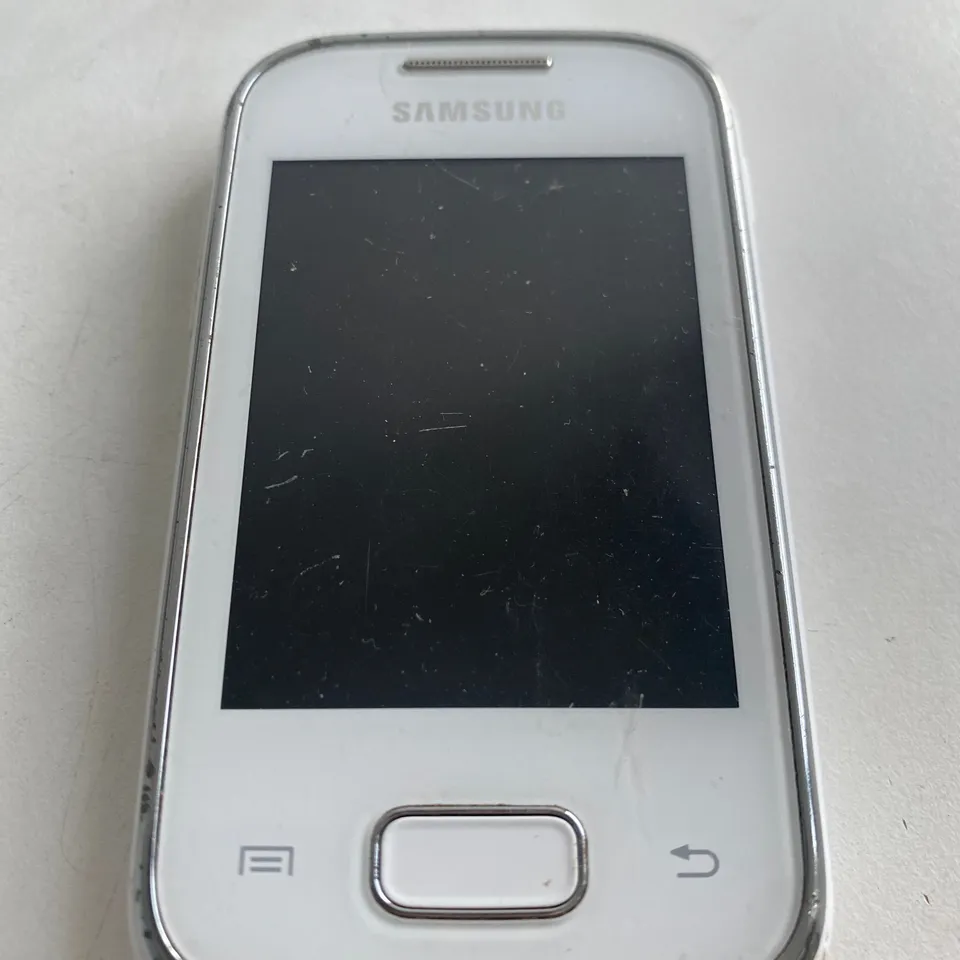 SAMSUNG WHITE MOBILE PHONE 