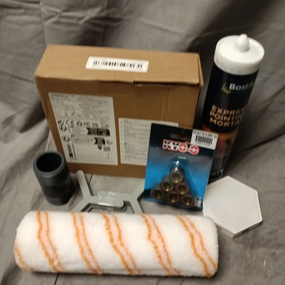 APPROXIMATELY 12 ASSORTED HOUSEHOLD ITEMS TO INCLUDE EXPRESS MORTAR, ROLLER, ETC