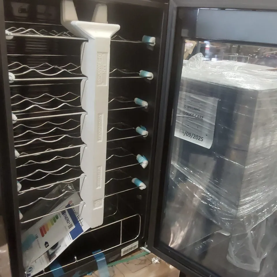 RUSSELL HOBBS GLASS DOOR DRINKS FRIDGE