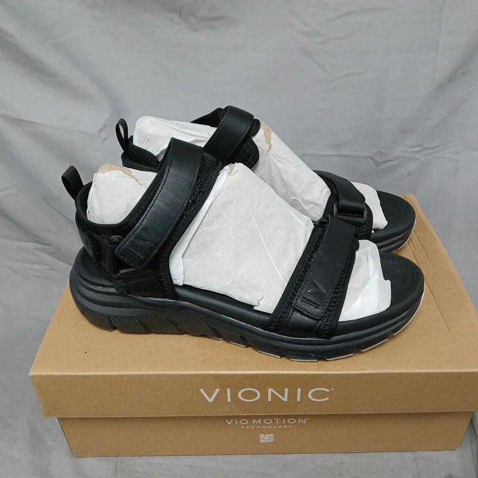 BOXED VIONIC WALK MAX SANDALS IN BLACK - 6.5