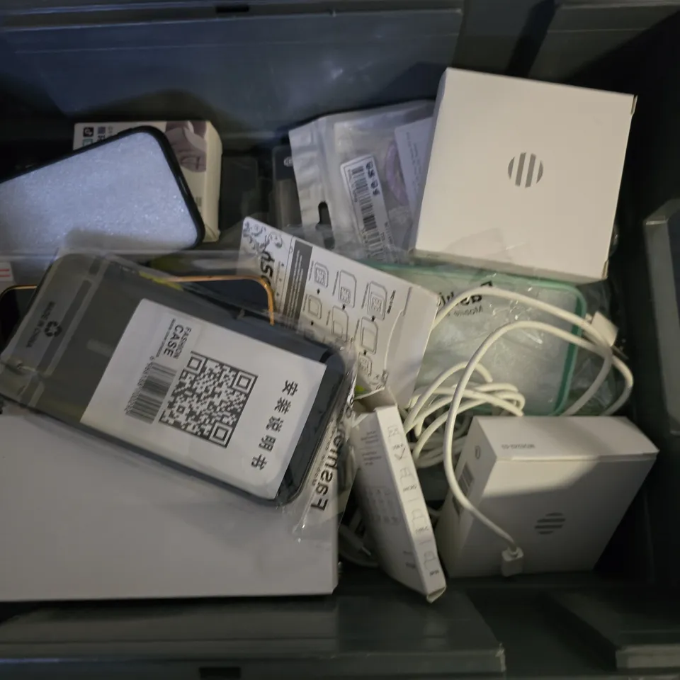 APPROXIMATELY 14 ASSORTED ITEMS TO INCLUDE - PHONE CASES , OLEPHY PHONE STRAP & UNIVERSAL PAD , WATERPROOF PHONE CASE ETC