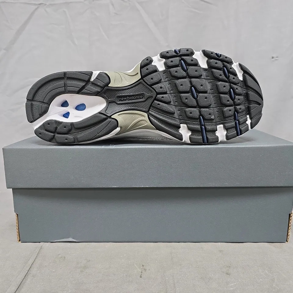 BOXED PAIR OF NEW BALANCE 530 TRAINERS IN WHITE/SILVER/NAVY SIZE UK 5