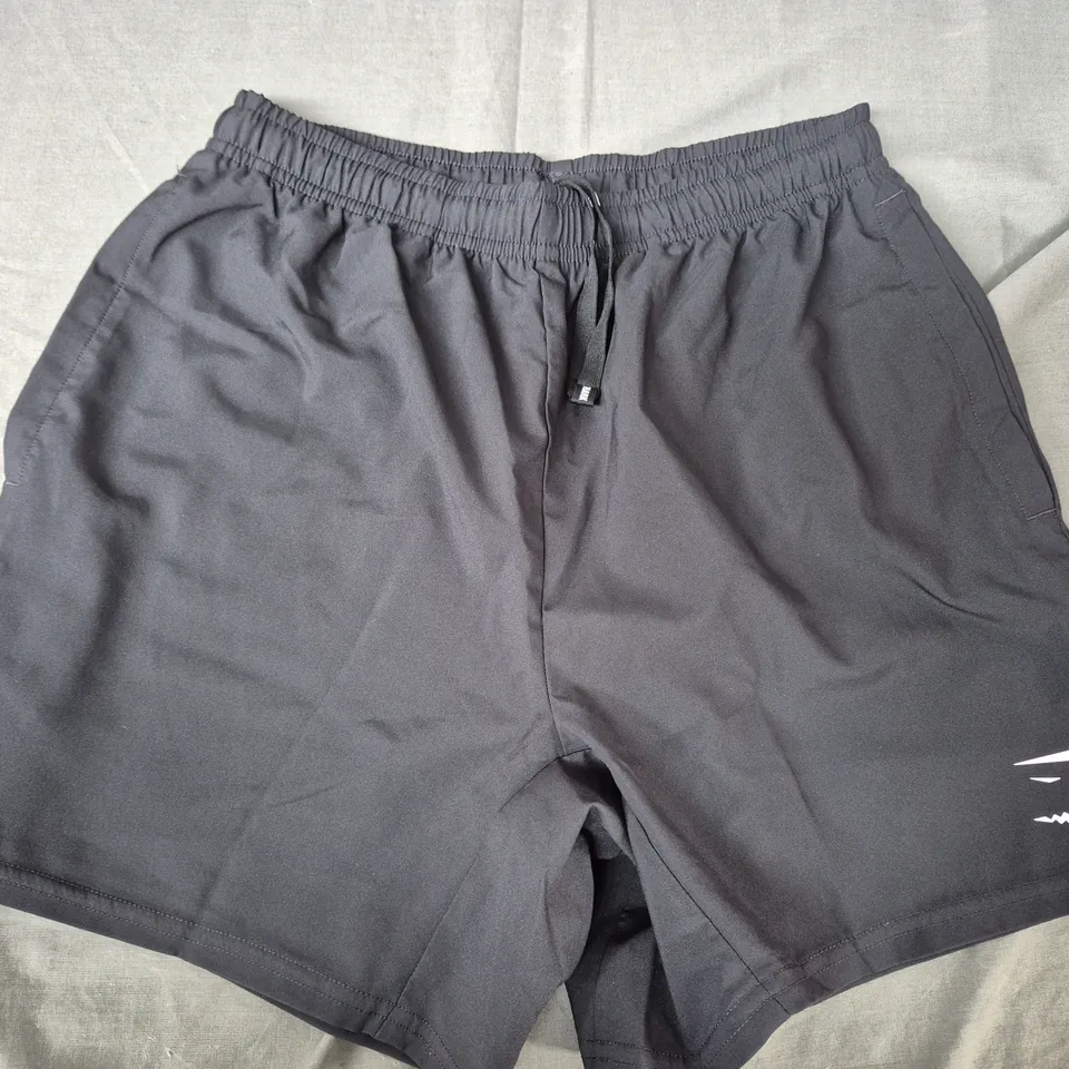 GYMSHARK SHORTS IN BLACK - MEDIUM