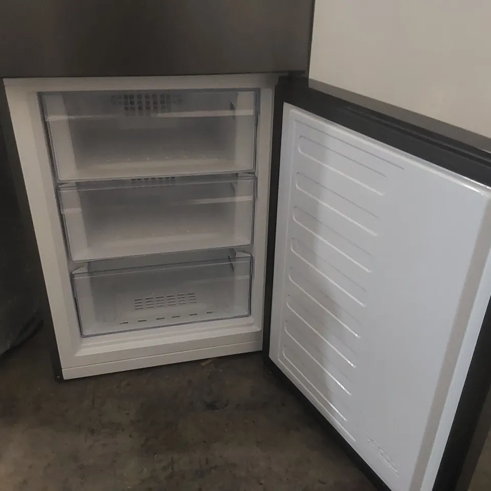 GRUNDIG GKNM46220DZ 70/30 FRIDGE FREEZER - DARK STEEL