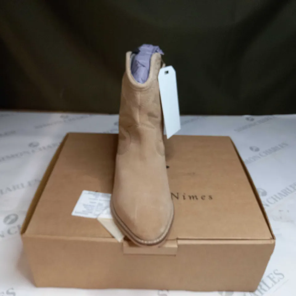 BOXED BOXED MAISON DE NIMES SUEDE WESTERN BOOTS SIZE 4