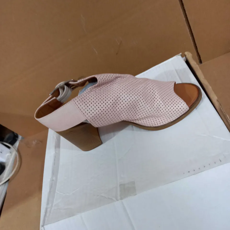 MODA STYLE PNK HIGH HEELS SIZE 5 