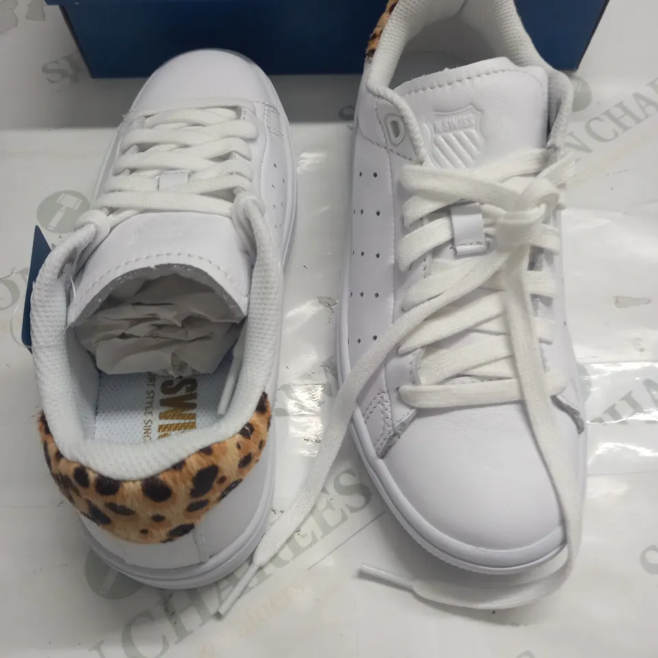 BOXED PAIR OF K-SWISS OF COURT FRASCO 2 TRAINERS IN WHITE - UK 4