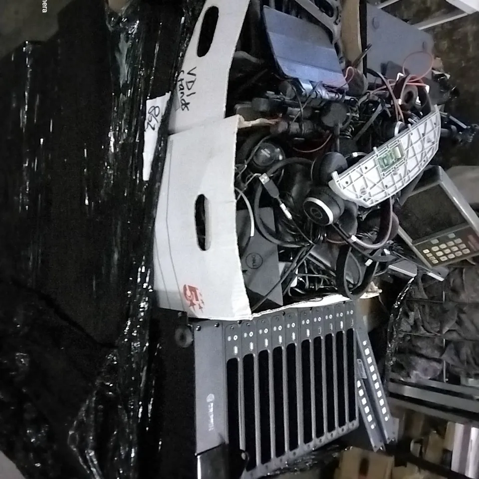 PALLET OF ASSORTED TECH ITEMS TO INCLUDE ARIBA APIN0204, EPSON PROJECTOR, ZEBRA GK420T, TABLET KEYBOARDS AND TOSHIBA BAG