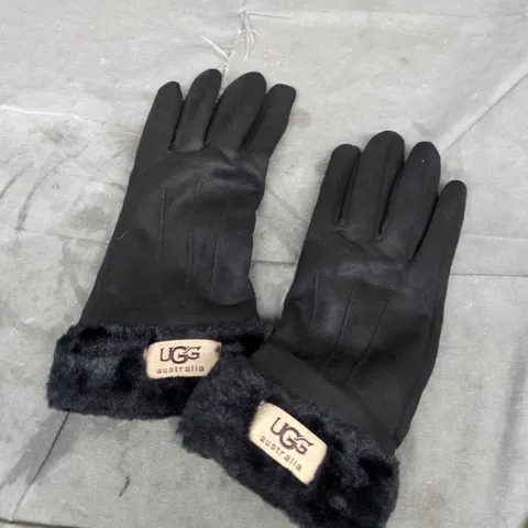 UGG GLOVES IN BLACK