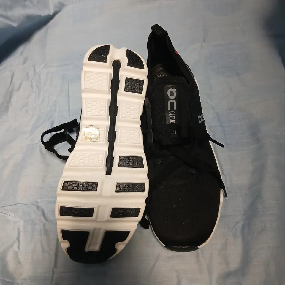 ON RUNNING CLOUD SNEAKERS – BLACK SIZE 7