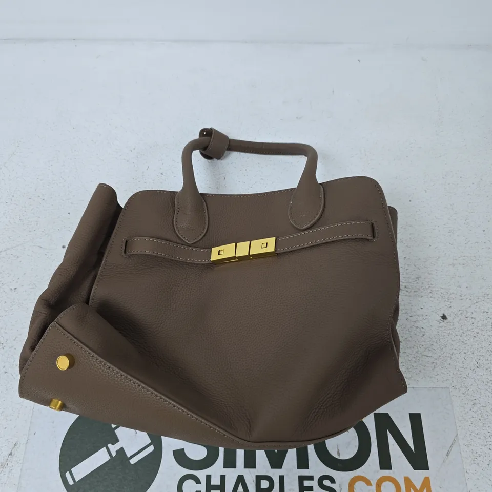 BROWN PEBBLED LEATHER LOOK HANDBAG WITH GOLD-TONE HARDWARE