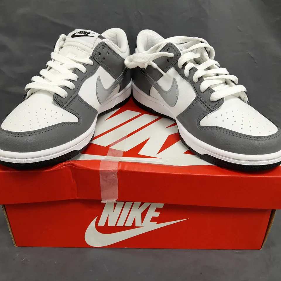 BOXED PAIR OF NIKE DUNK LOW SHOES IN GREY/WHITE UK SIZE 5.5