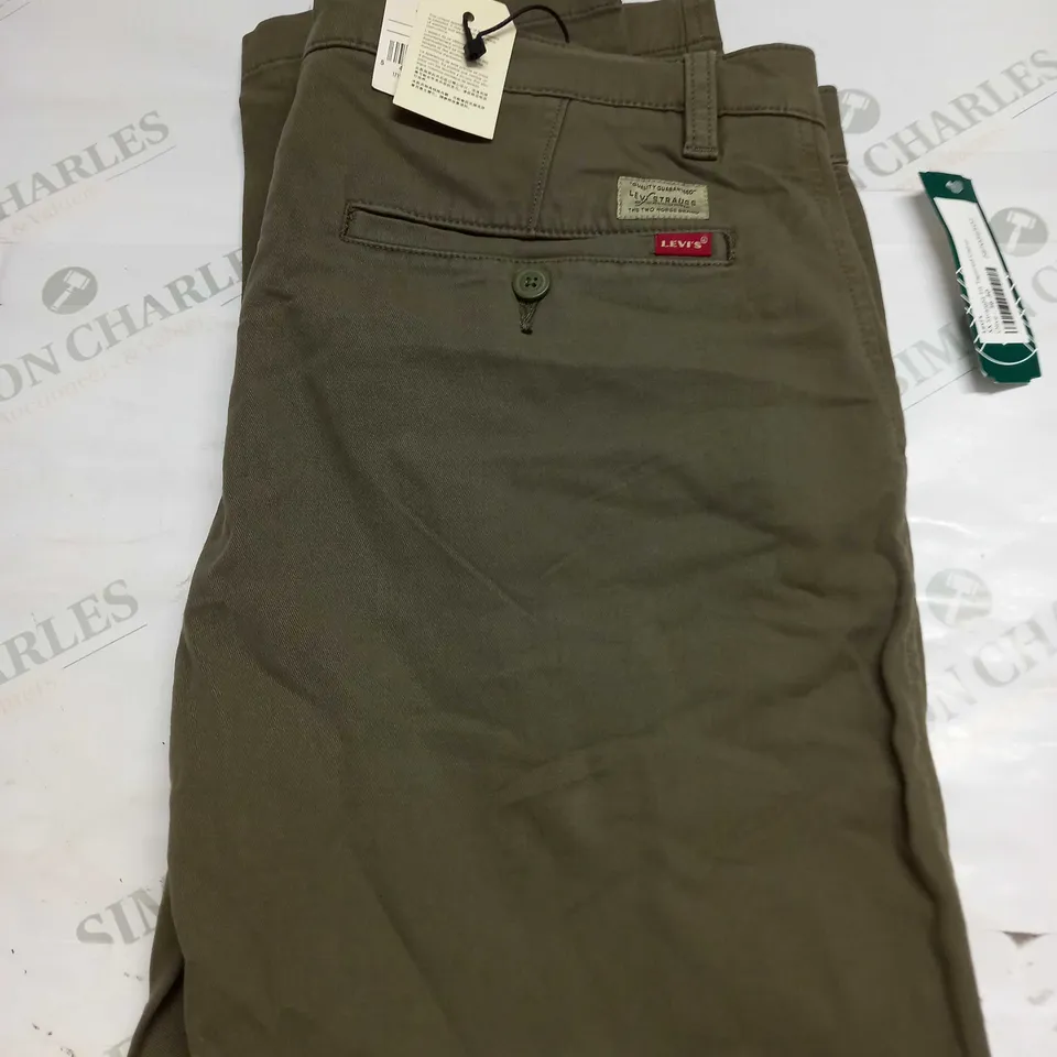 LEVIS KHAKO DENIM JEANS SIZE 36 X 30
