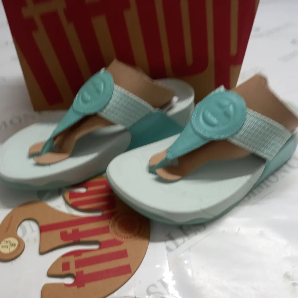 BOXED PAIR OF FLIP FLOP WALKSTAR FINESTRIPE TOE POST SANDALS IN SEA FOAM GREEN - UK 3