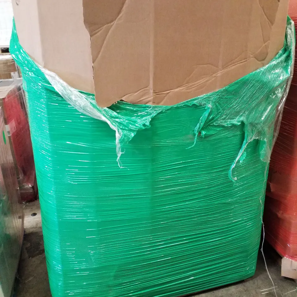 PALLET CONTAINING ASSORTED PRODUCTS INCLUDING RETRACTABLE SAFTEY GATE, DESK MAT, MEDICINE CABINET, SAFTEY HELMET, PICTURE FRAME 