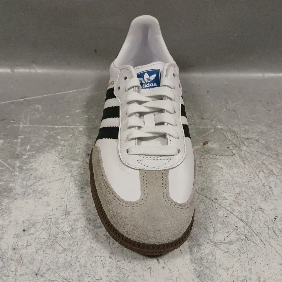 PAIR OF ADIDAS SAMBA OG SHOES IN WHITE/BLACK SIZE UK 6