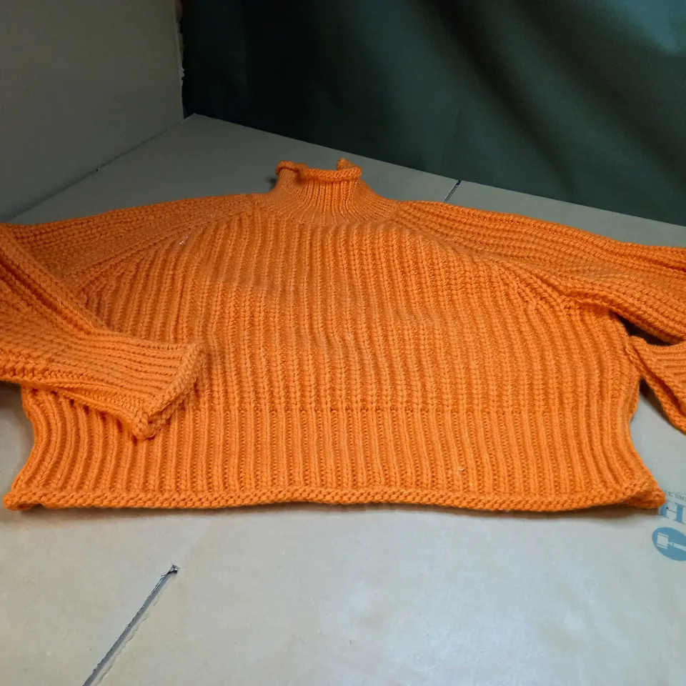 H&M VIBRANT ORANGE KNITTED JUMPER - LARGE