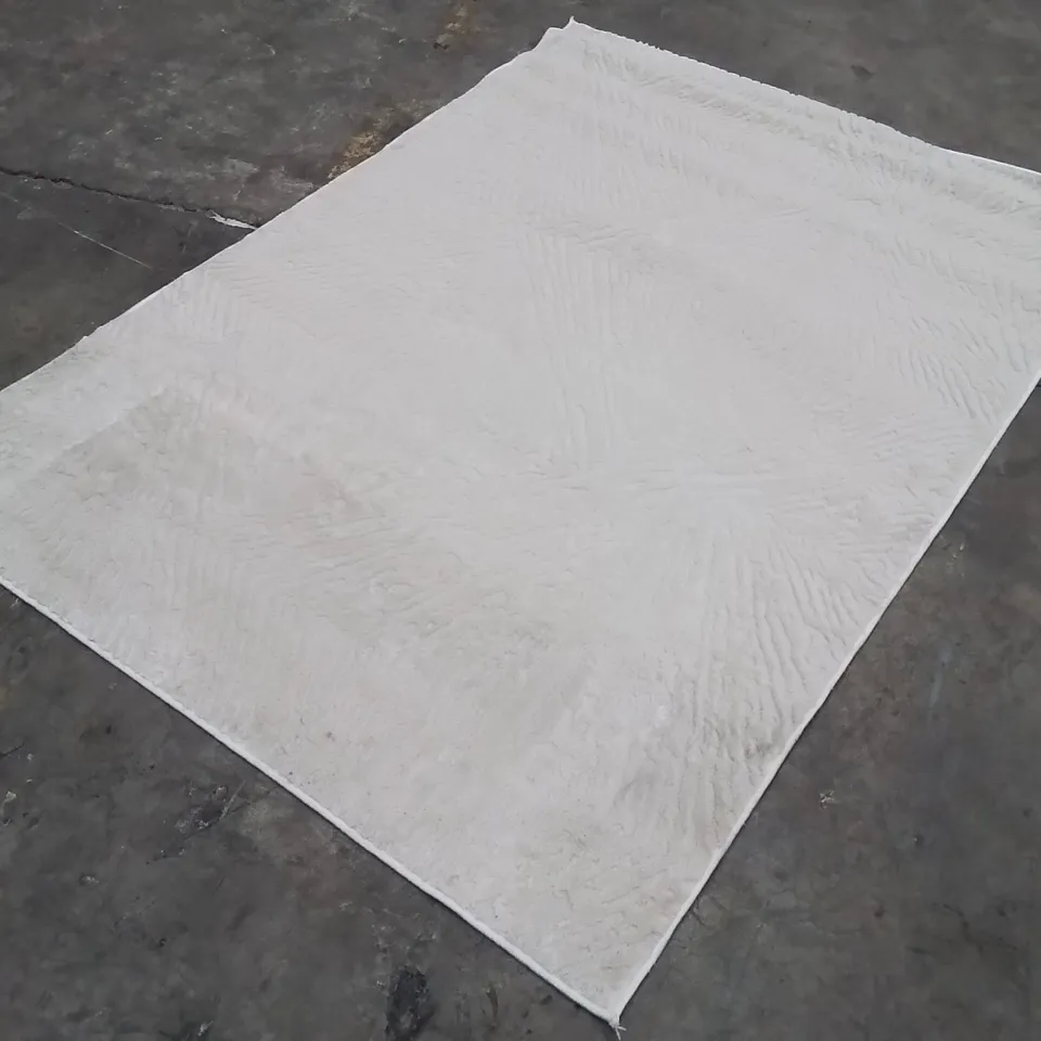 QUALITY DESIGNER AREA RUG - APPROXIMATELY 180X120CM