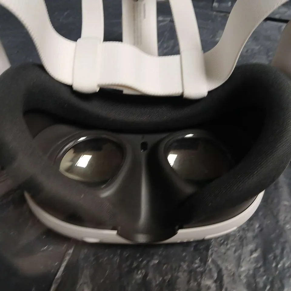 META QUEST 3 VR HEADSET WITH CONTROLLERS – 128 GB