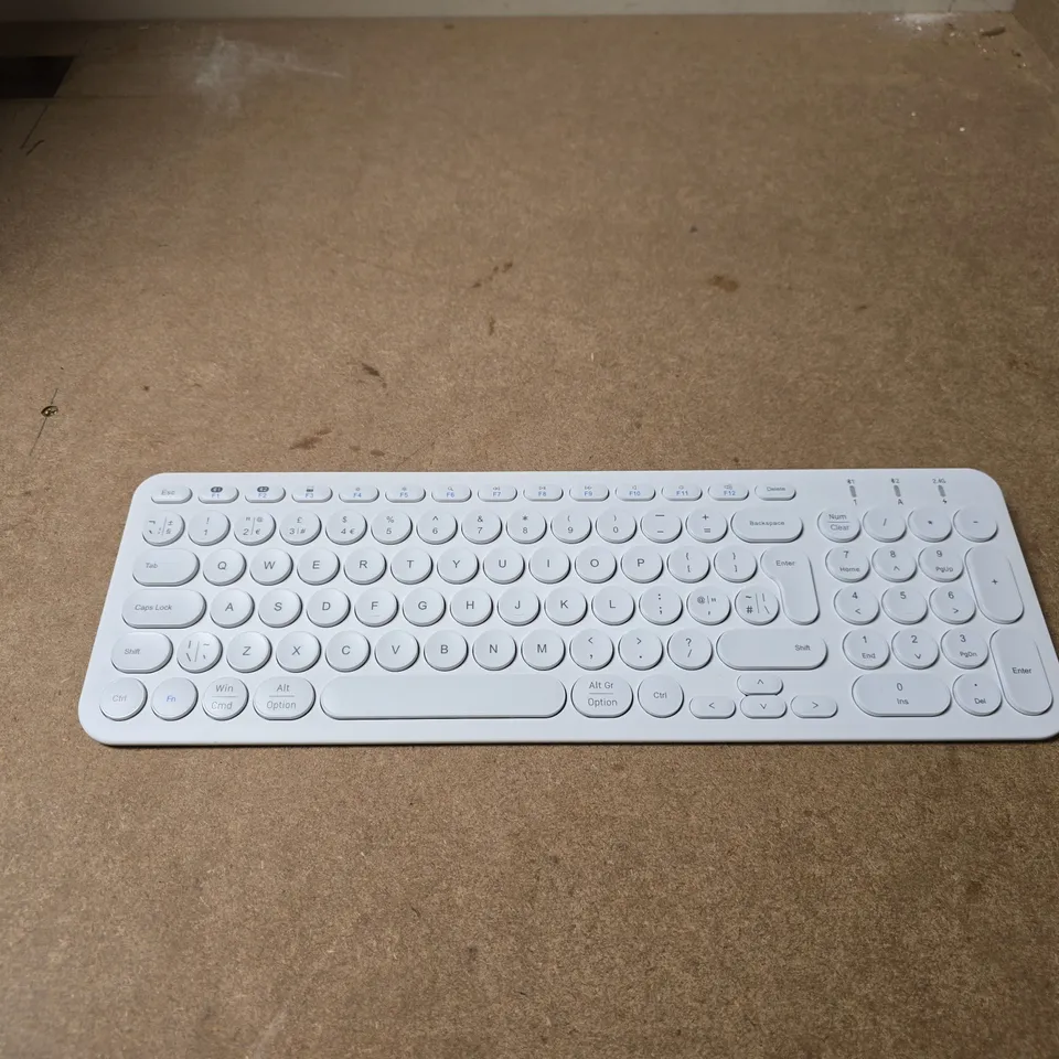 ULTRA THIN WHITE WIRELESS KEYBOARD BOARD