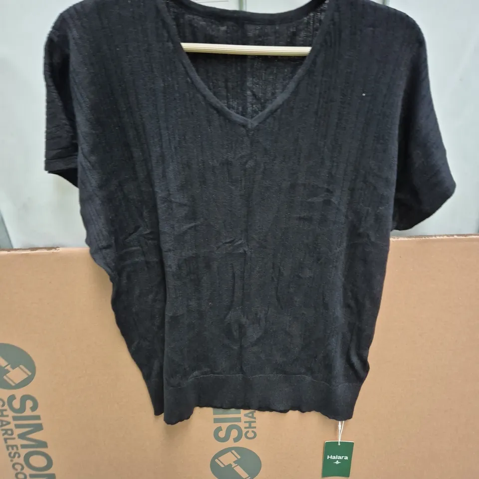 HALARA WOMEN'S BLACK V-NECK KNIT TOP – SIZE M
