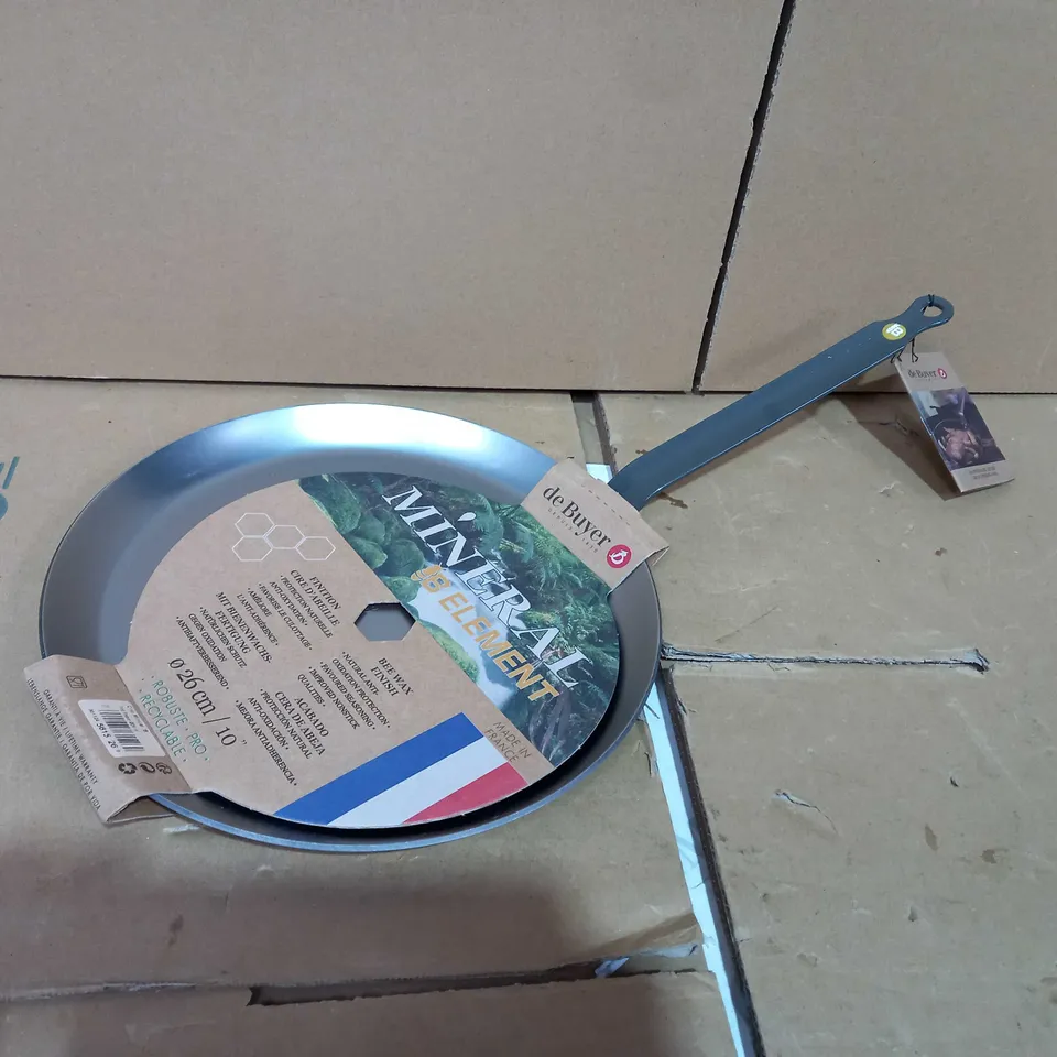 DE BUYER BEE WAX FINISH IRON FRYING PAN