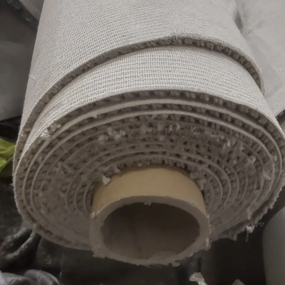 ROLL OF QUALITY CARPET - APPROXIMATELY 4.5 x 6m