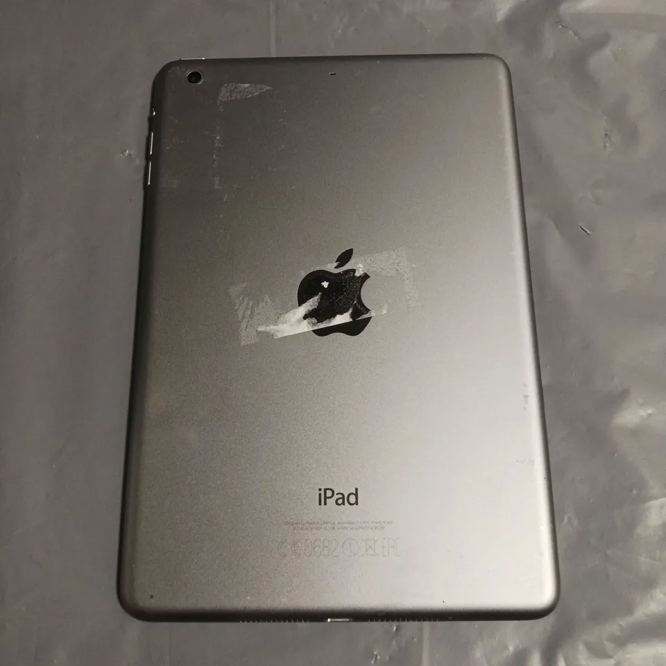 APPLE IPAD MINI 2 TABLET IN SILVER