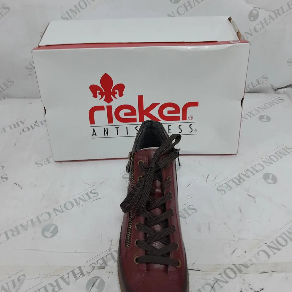 BOXED PAIR OF RIEKER SIDE ZIP WATER RESISTANT BOOTS IN BURGUNDY SIZE 6
