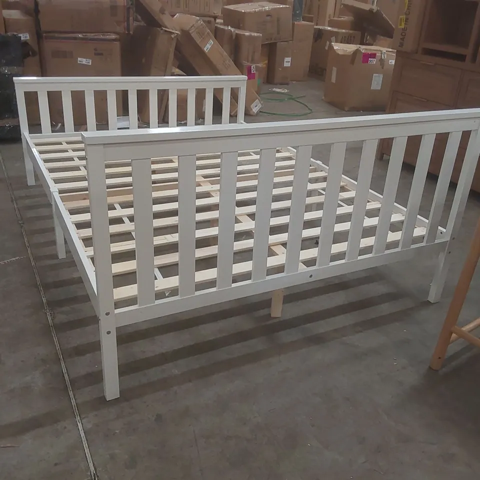 MAREIKE BED SIZE: DOUBLE (4'6) COLOUR: WHITE