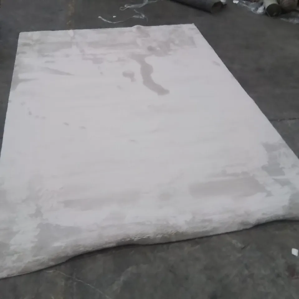 QUALITY DESIGNER AREA RUG - APPROXIMATELY 230X195CM