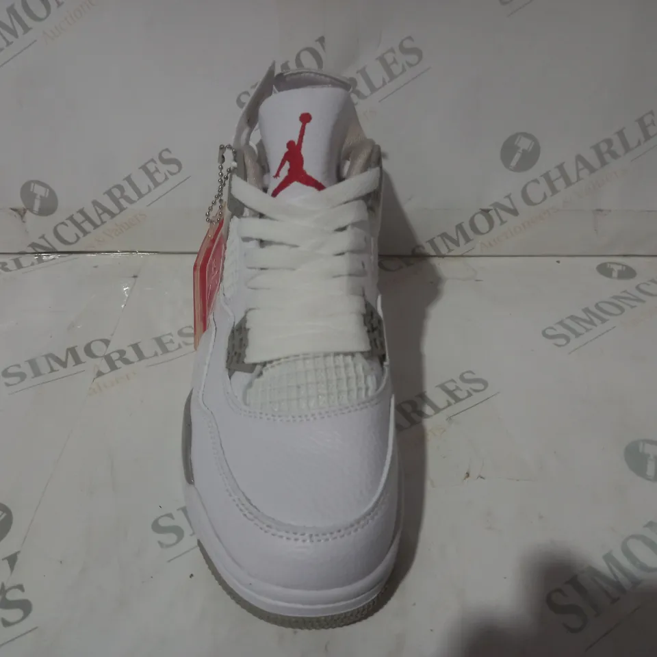 PAIR OF NIKE AIR TRAINERS IN WHITE/GREY UK SIZE 6