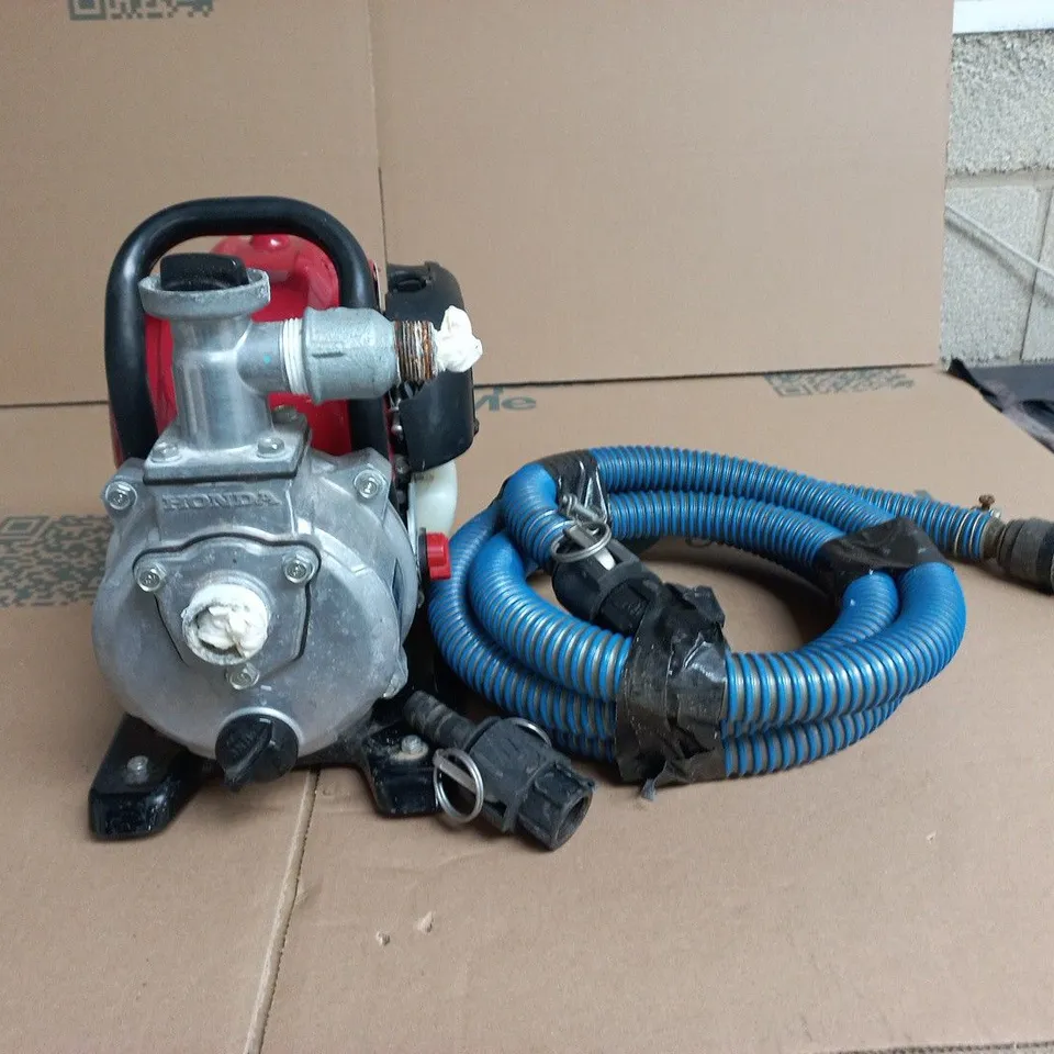 HONDA WX10 1-INCH PETROL-POWERED WATER PUMP DESIGNED FOR AGRICULTURAL, GARDEN, OR DOMESTIC WATER TRANSFER.