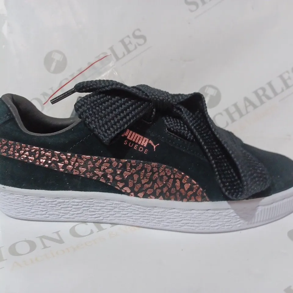 PAIR OF PUMA SUEDE TRAINERS IN BLACK/METALLIC ROSE UK SIZE 3