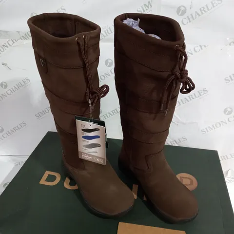 BOXED PAIR OF DUBLIN CHOCOLATE LADIES RIVER BOOTS III SIZE 6